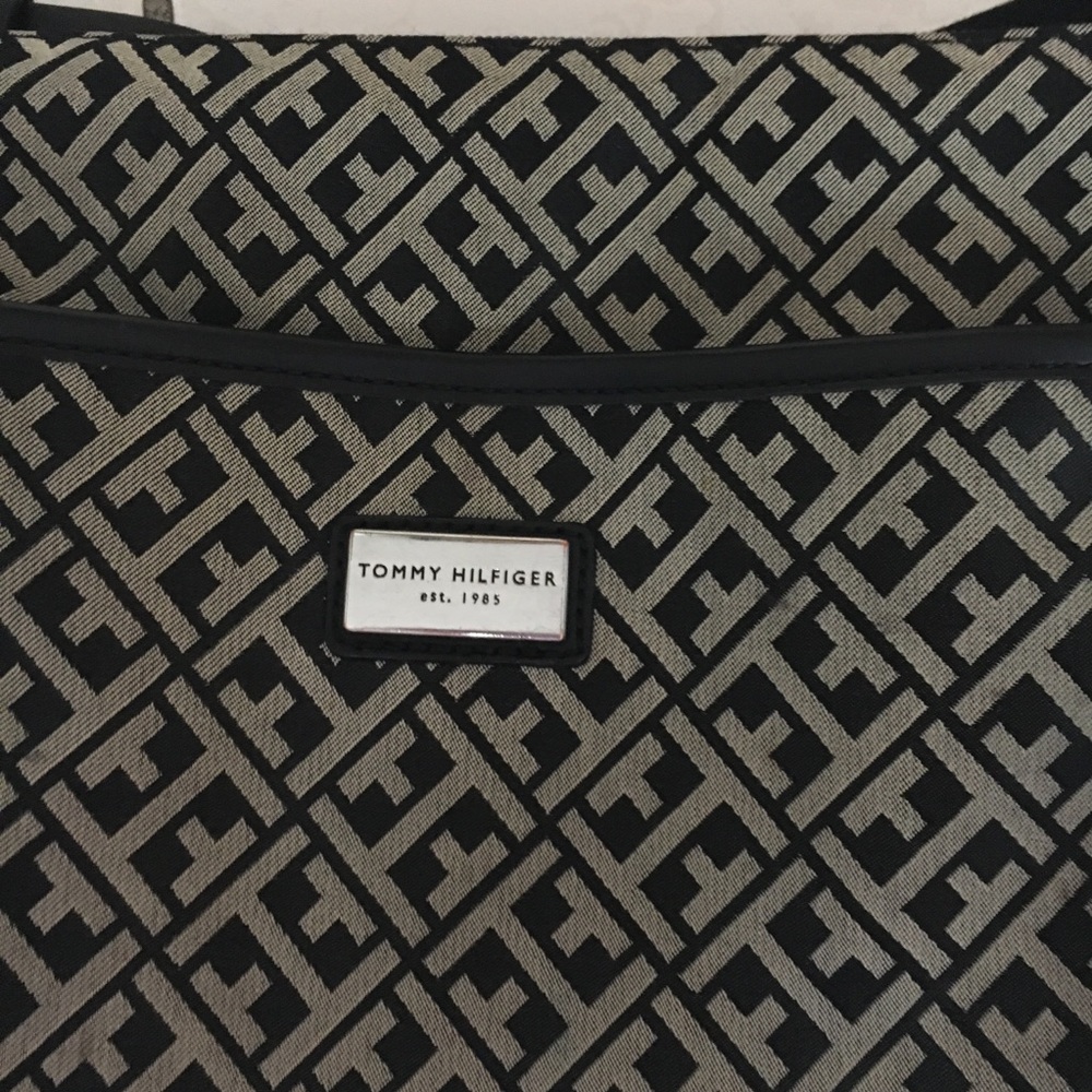 Tommy Hilfiger Crossbody Bag - Picture 2 of 3